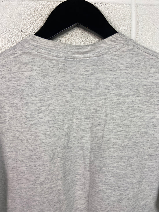 Load image into Gallery viewer, VTG Disneyland Embroidered Spellout Tee Sz S/M
