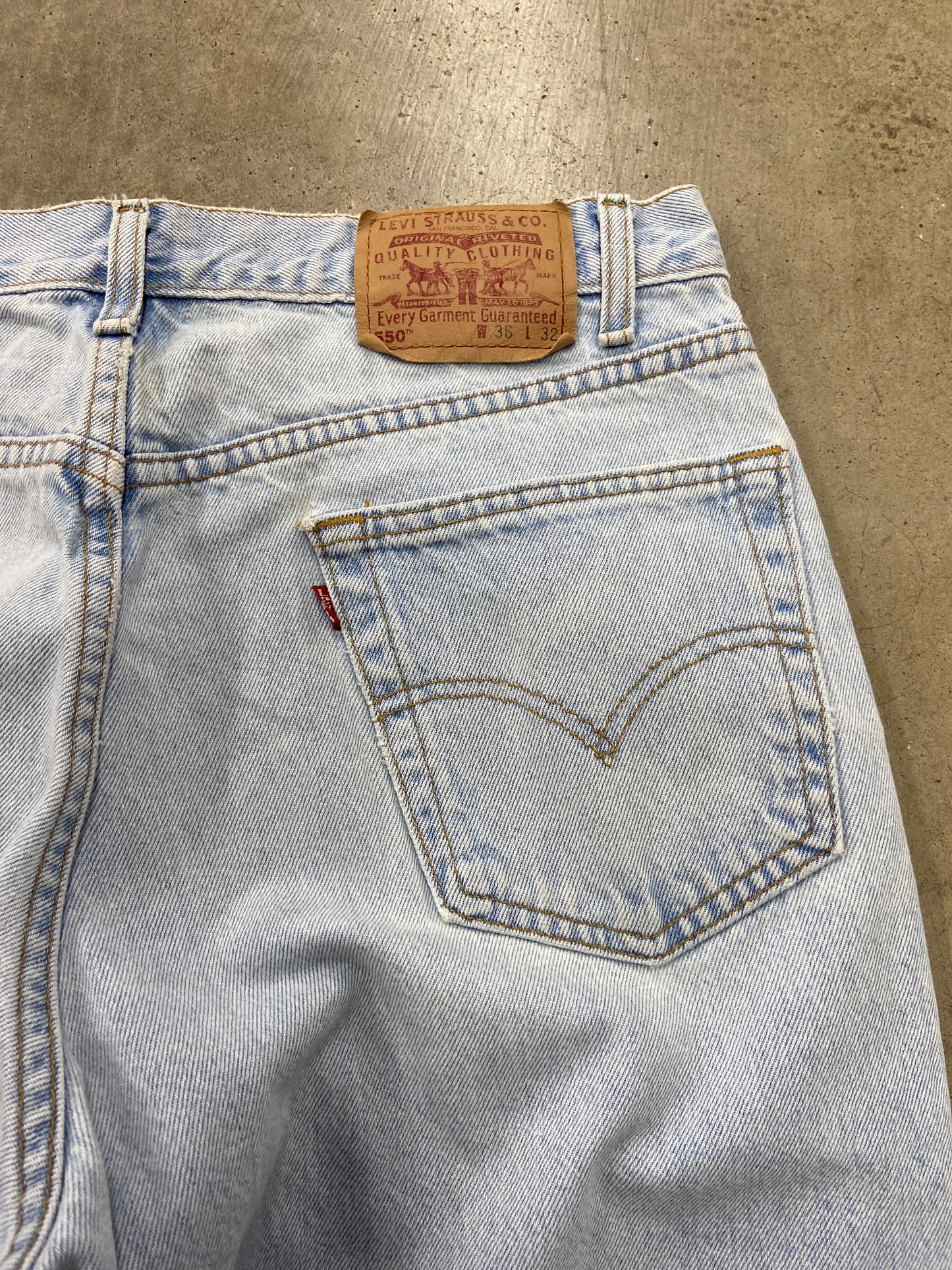 VTG Levi's 550 Light Wash Tapered Denim Jeans Sz 34x32