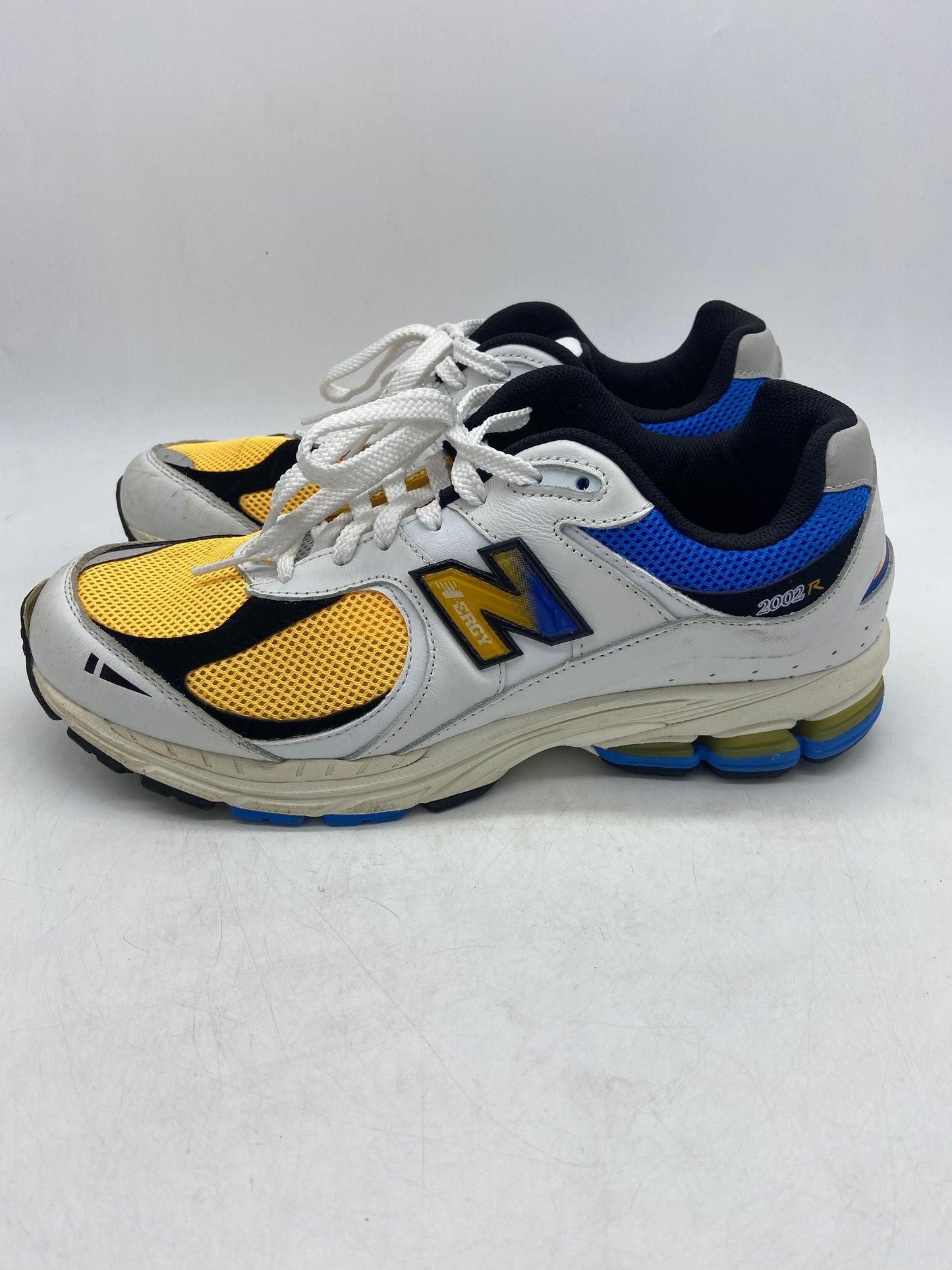 Pre- Owned New Balance 2002R Sneaker D M2002RGW Sz 10W/11.5M ( No Box)