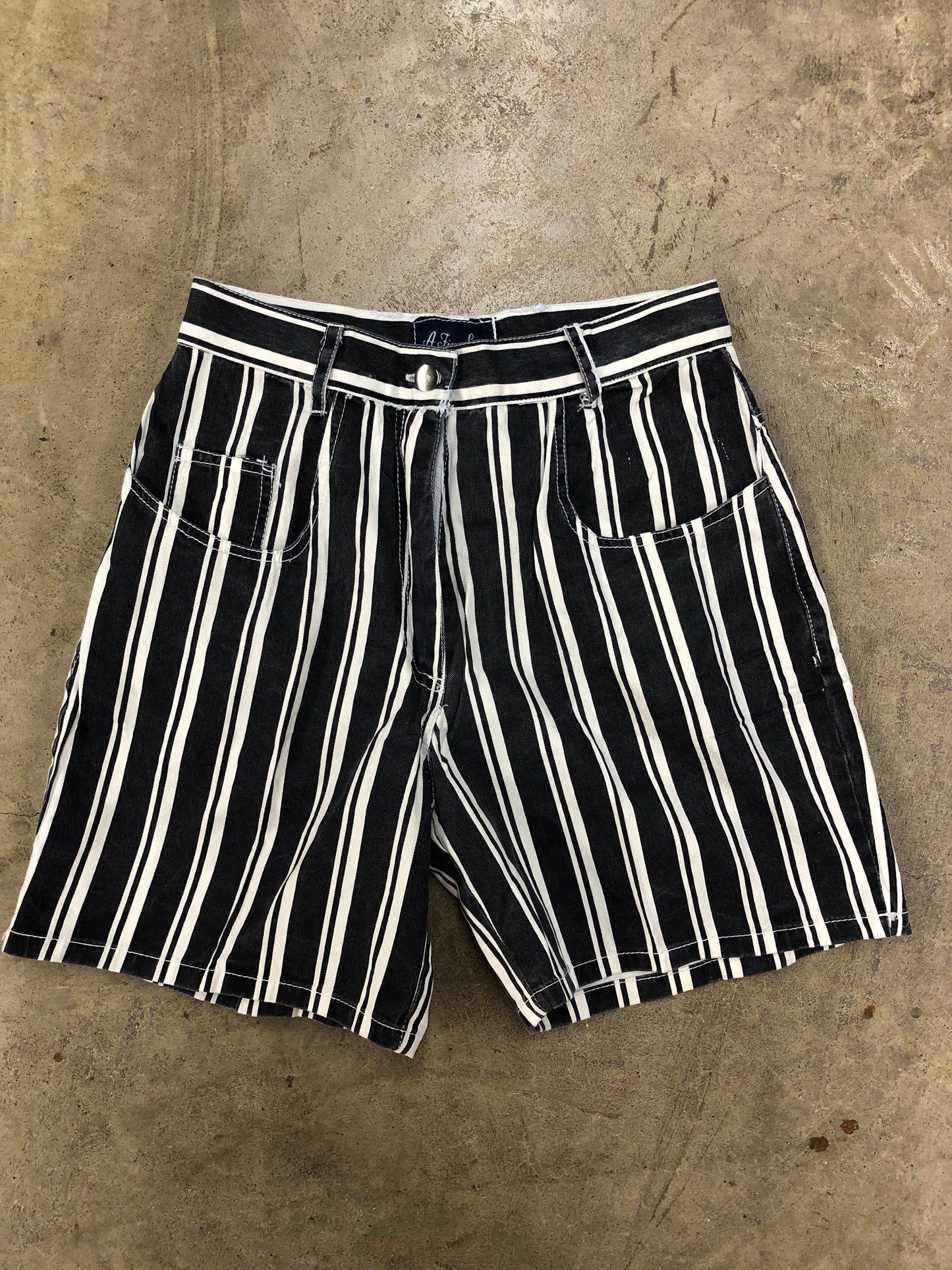 VTG A Fine Line Stripe Shorts Sz 28x6