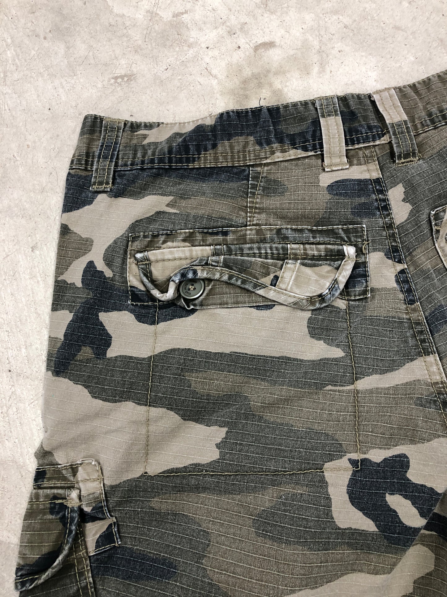 Y2K Ecko Camo Cargo Shorts Sz 32