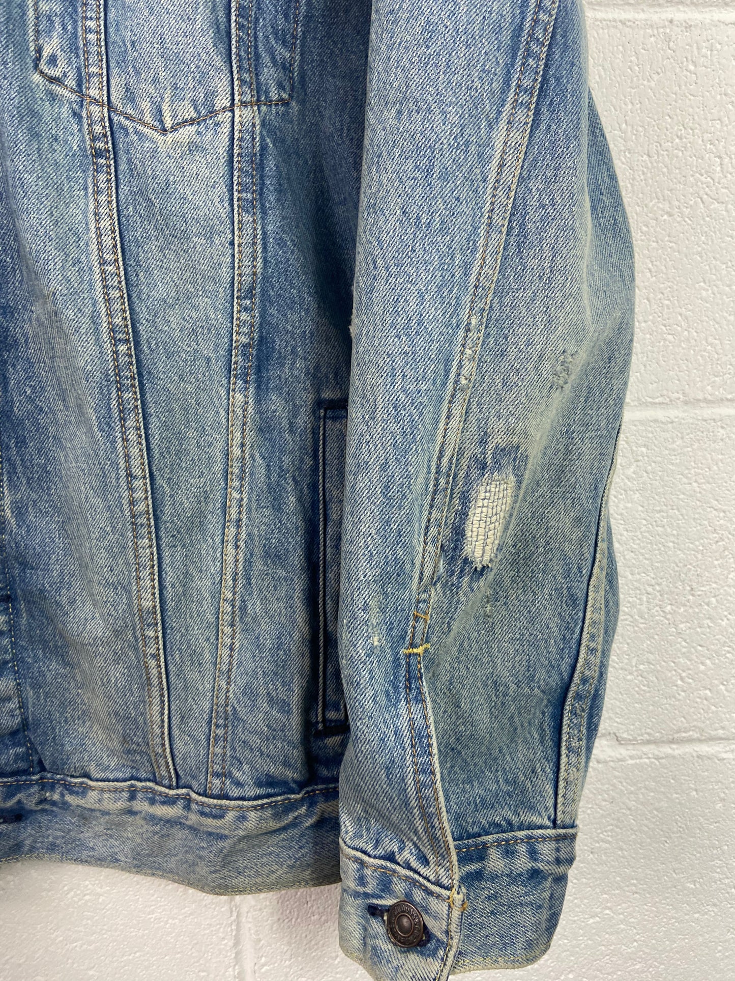 Distressed and Repaired Levi’s Denim Jacket Sz XL